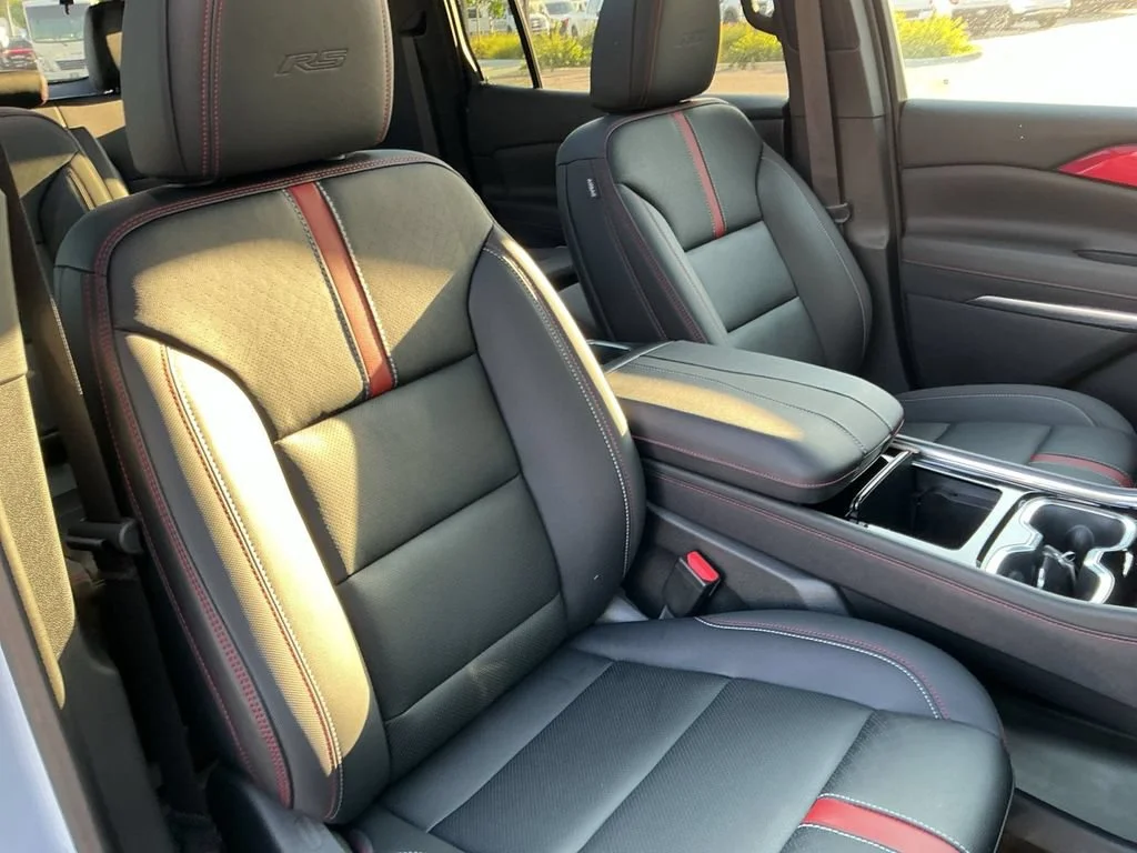 Used 2026 Polar White Tricoat Chevrolet RS image 30