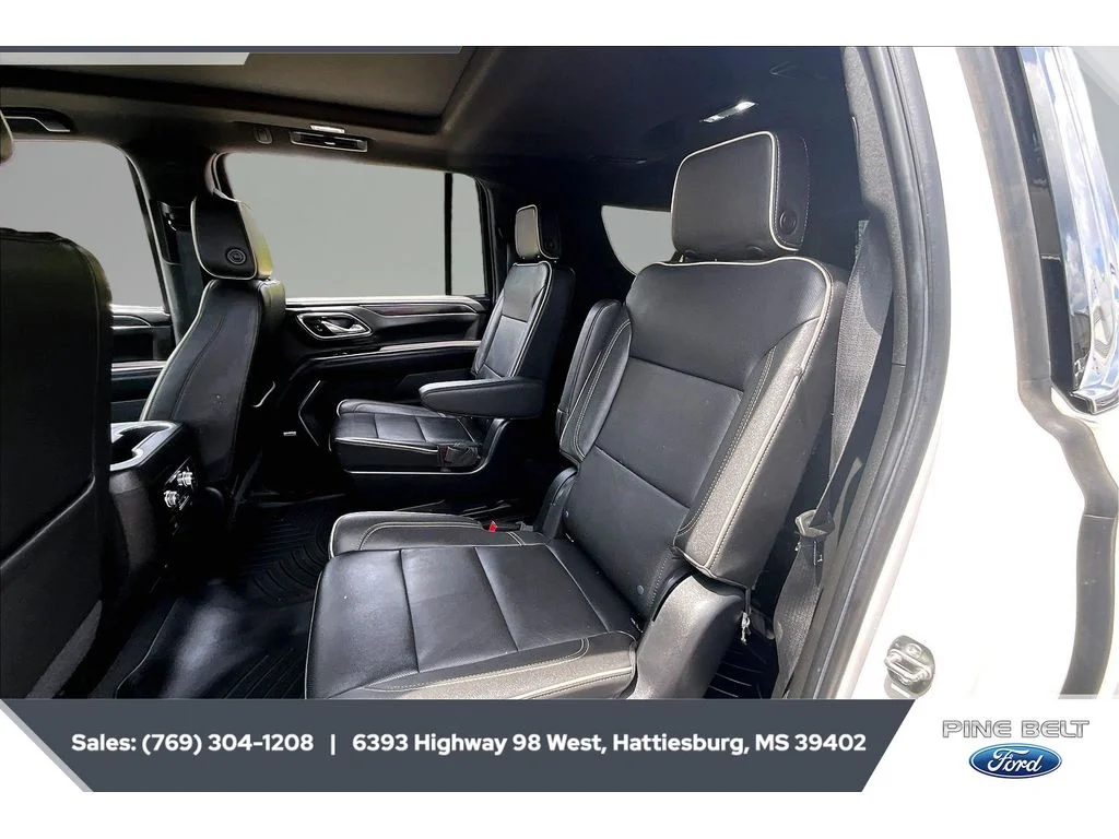 Used 2023 White Frost Tricoat GMC SLT image 19