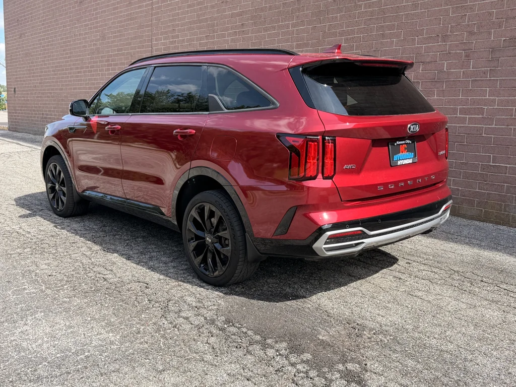 Used 2021 Passion Red Tintcoat Kia SX image 3