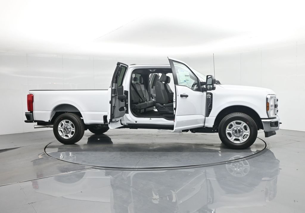New 2026 Oxford White Ford XLT image 27
