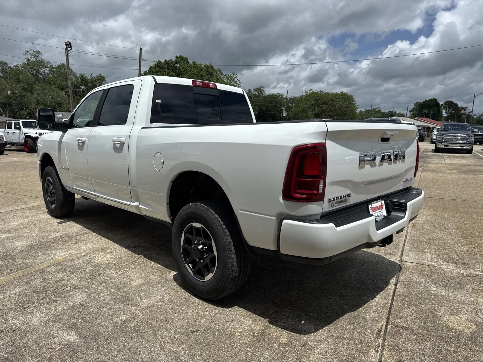 New 2026 Bright White Clear-Coat Exterior Paint RAM Laramie image 4