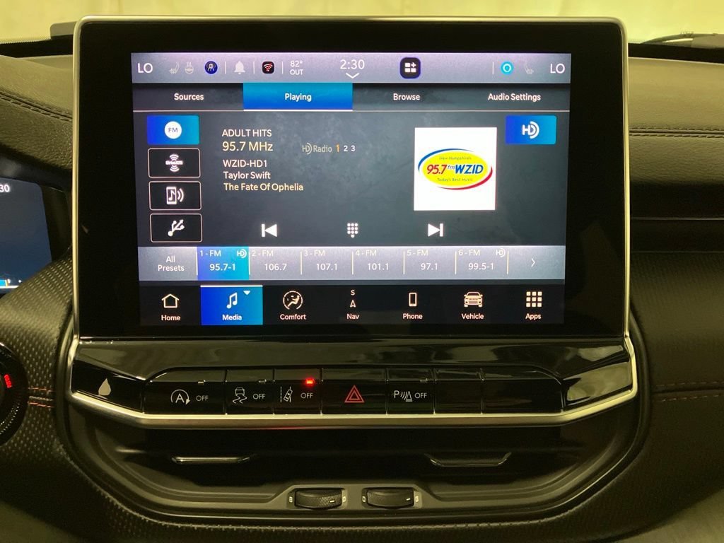 Used 2024 Bright White Clearcoat Jeep Trailhawk image 5