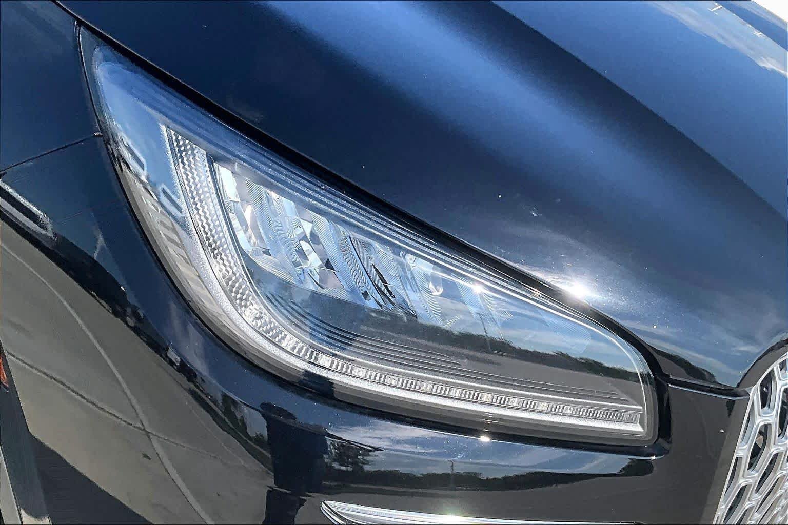 Used 2024 Infinite Black Metallic Clearcoat Lincoln Premiere image 26