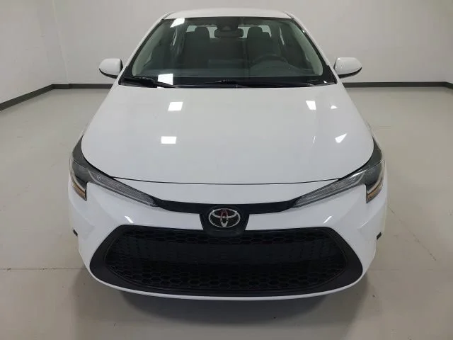 Used 2022 White Toyota LE image 4