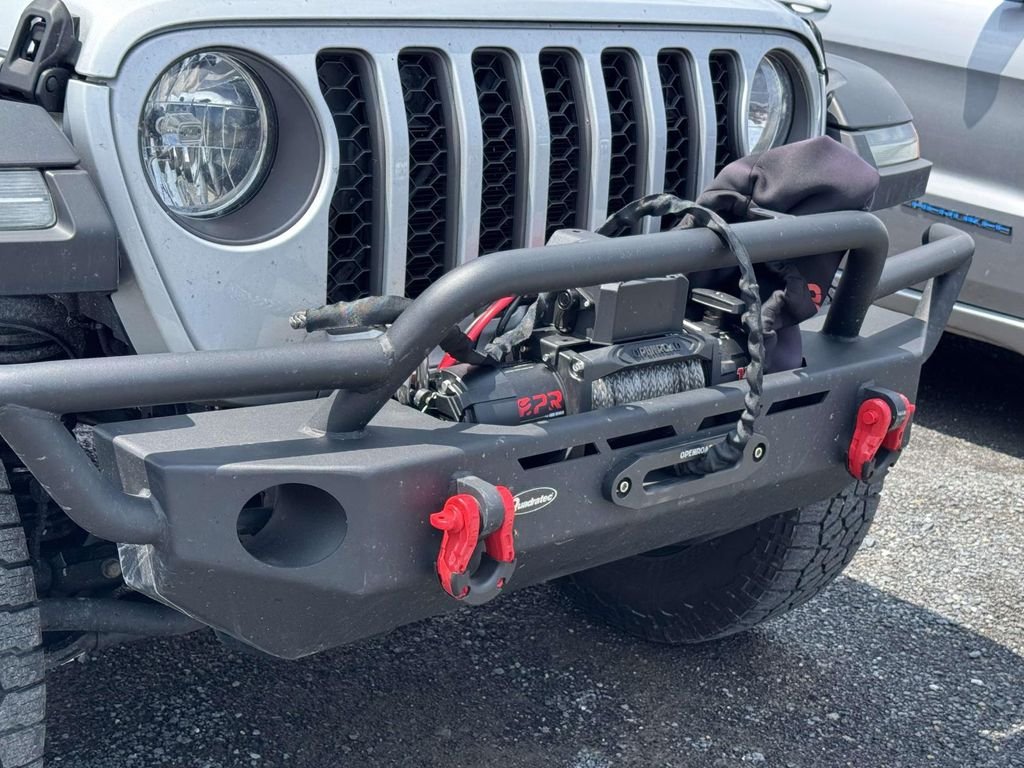 Used 2023 Silver Jeep Rubicon image 9