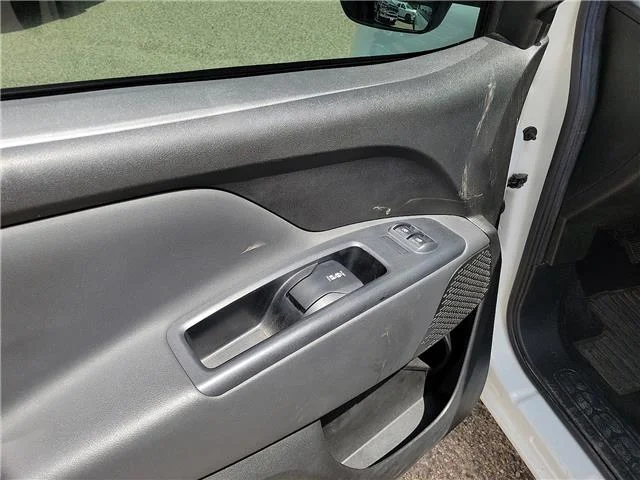 Used 2021 White RAM  image 11