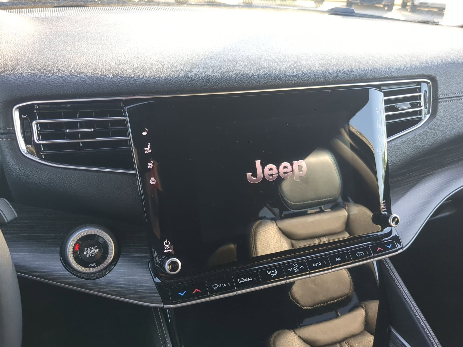 2024 Jeep Wagoneer Series II - Photo 17