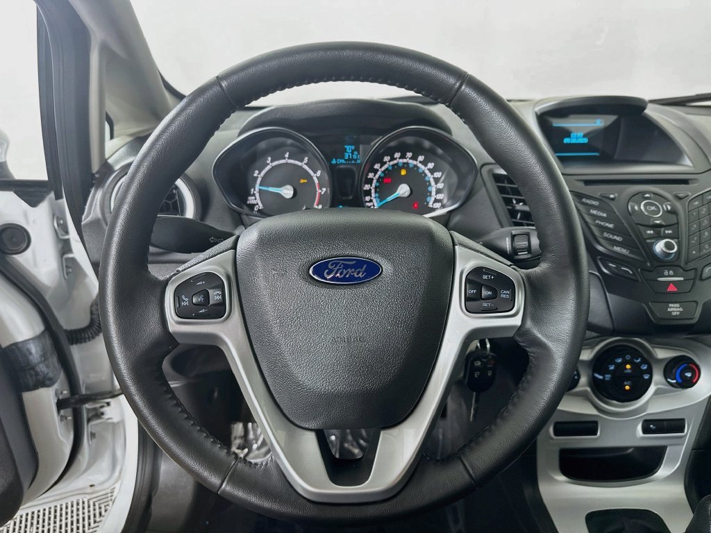 Used 2016 Oxford White Ford SE image 12