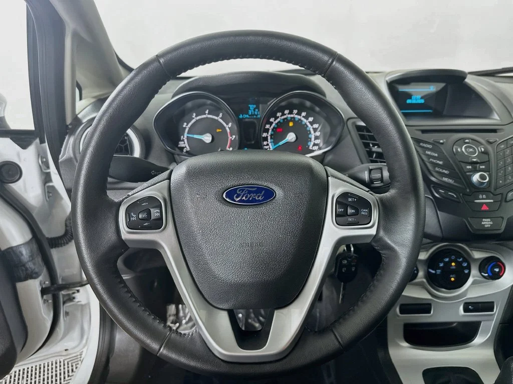 Used 2016 Oxford White Ford SE image 12