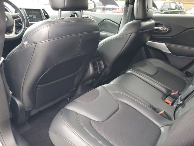 Used 2018 White Jeep Latitude Plus image 22