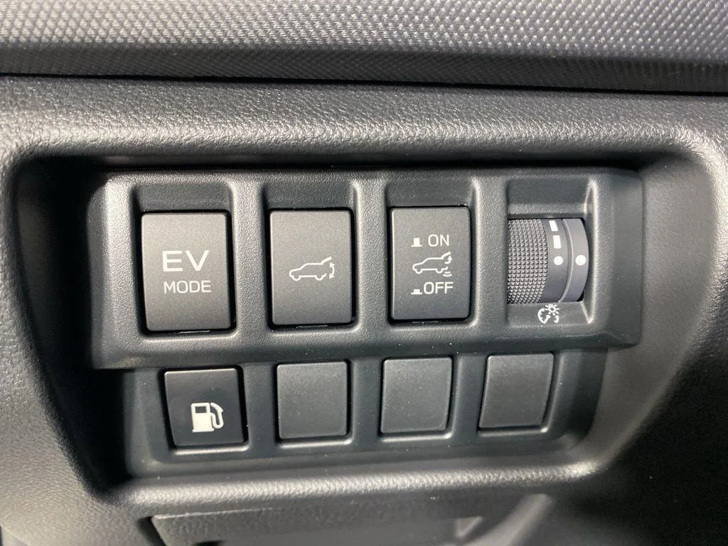 2025 Subaru Forester Limited - Photo 29