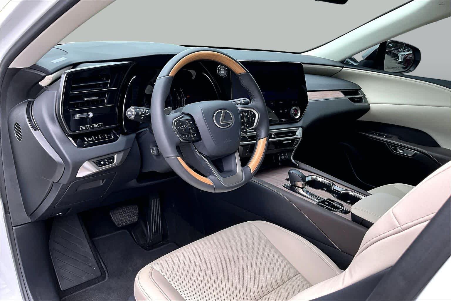 Used 2024 Eminent White Pearl Lexus Premium image 18