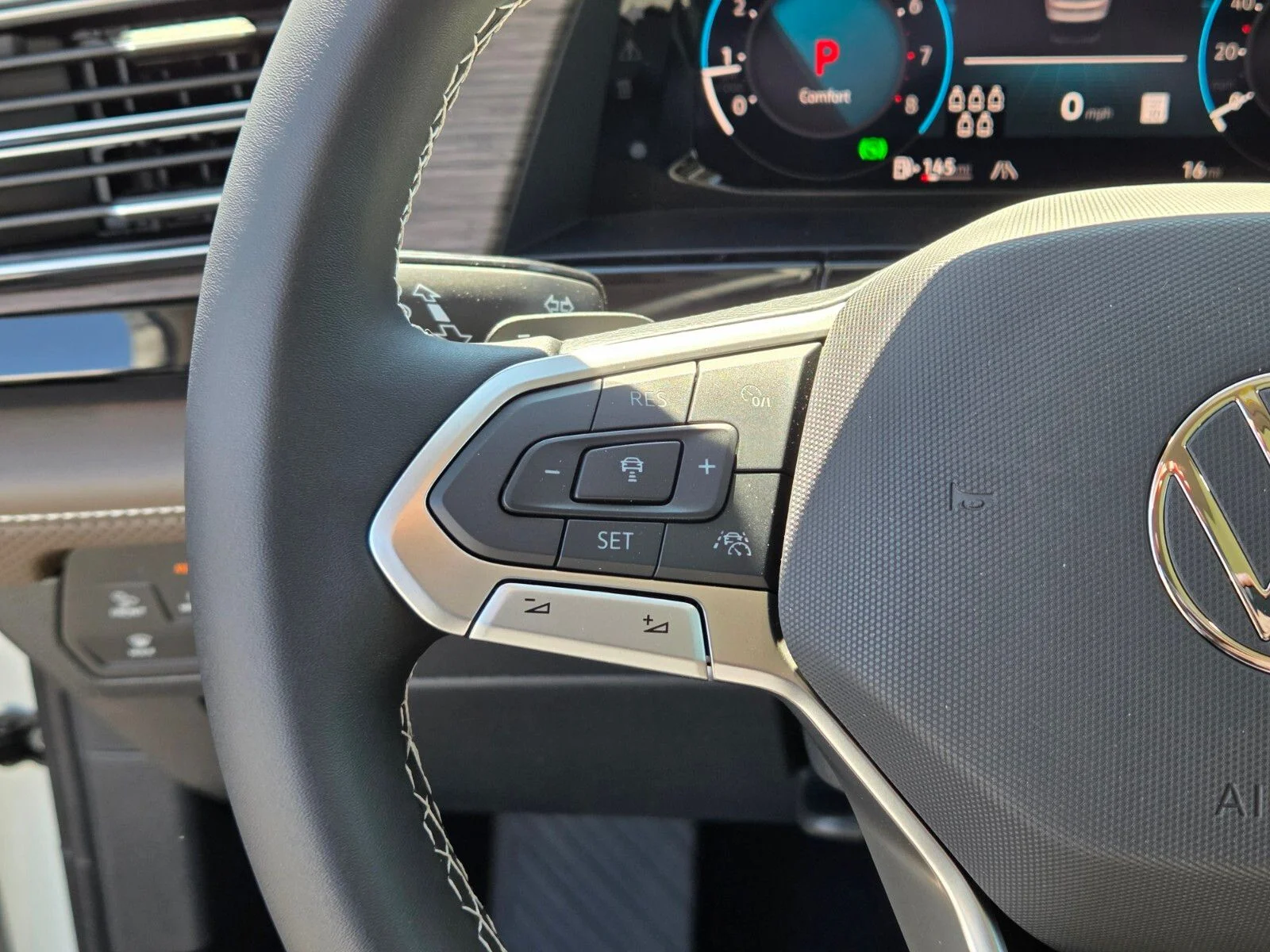 New 2026 White Volkswagen 2.0T SEL image 13