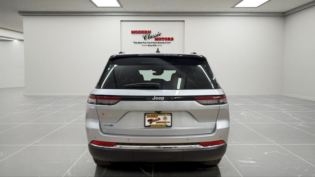 Used 2024 Silver Jeep 4xe image 4