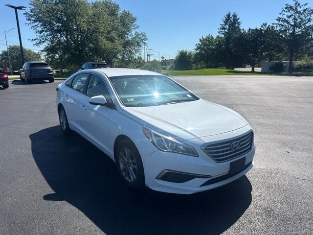 Used 2017 White Hyundai Base image 6