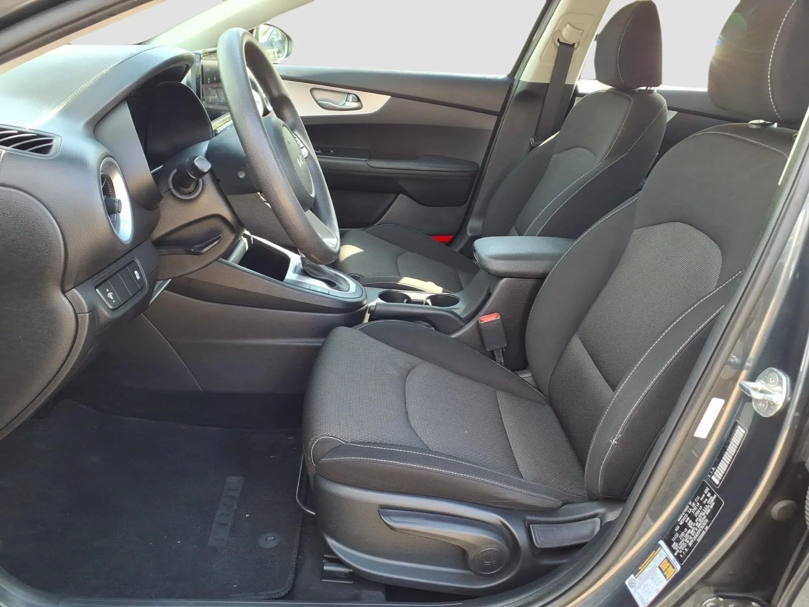 Used 2023 Gravity Gray Kdg Kia LXS image 12