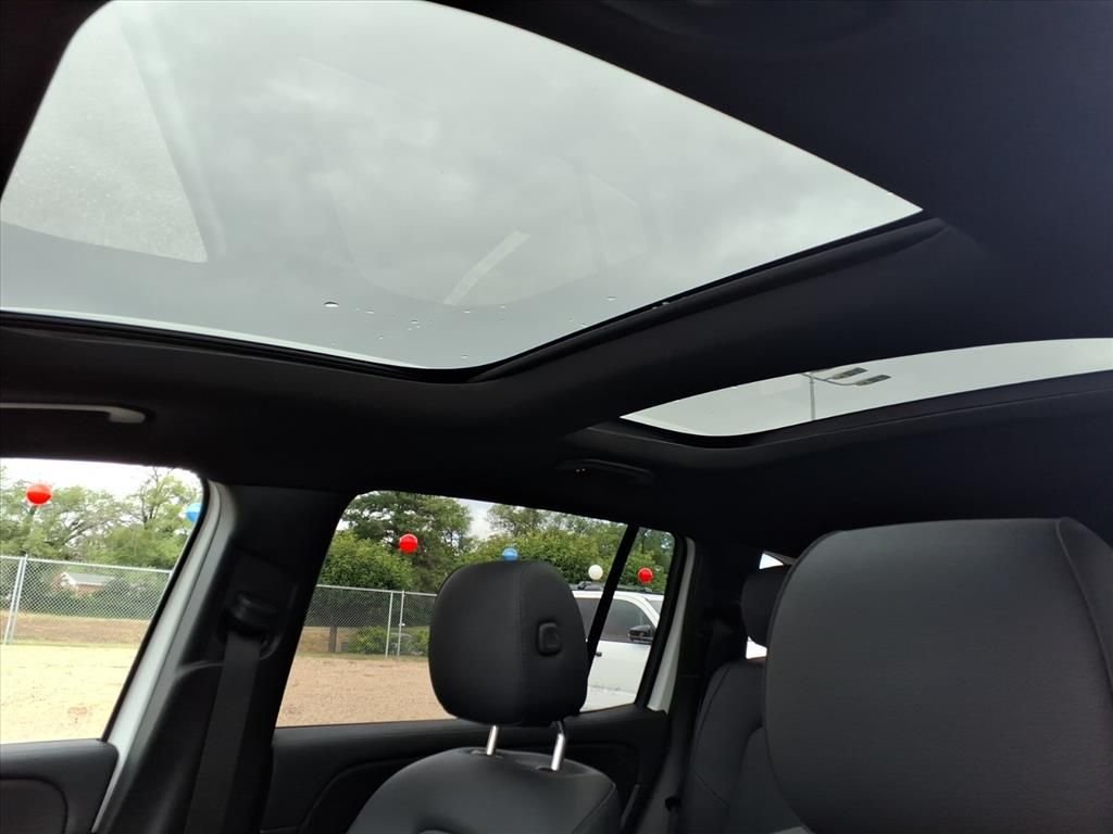 Used 2022 White Mercedes-Benz GLB 250 image 13