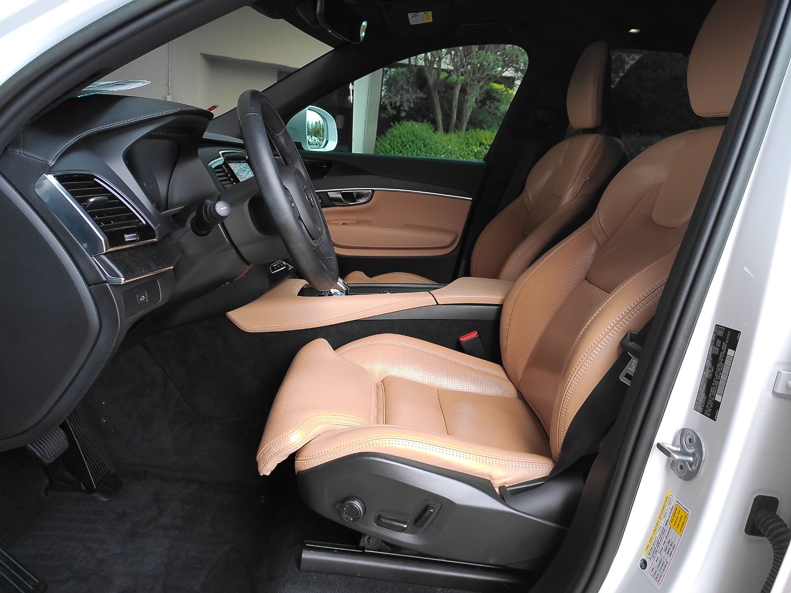 Used 2023 White Volvo Ultimate image 8