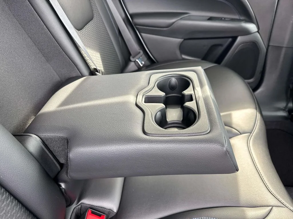 New 2026 White Jeep Latitude image 23