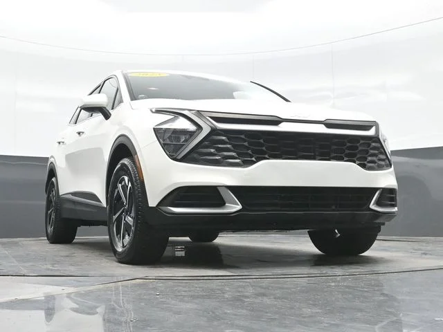 Used 2023 White Kia LX image 22