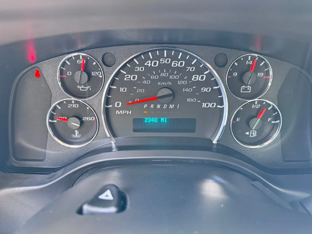 Used 2025 Summit White Chevrolet Work Van image 15