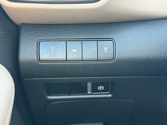 Used 2023 White Hyundai SEL image 18
