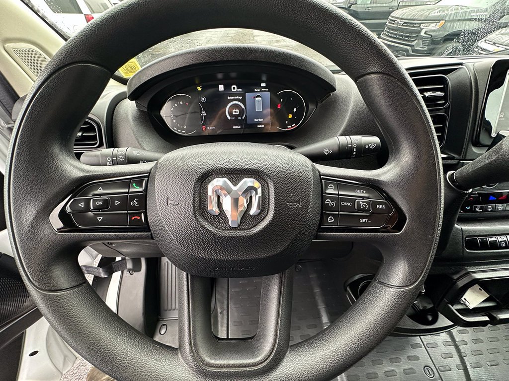 Used 2025 White Ram Base image 27
