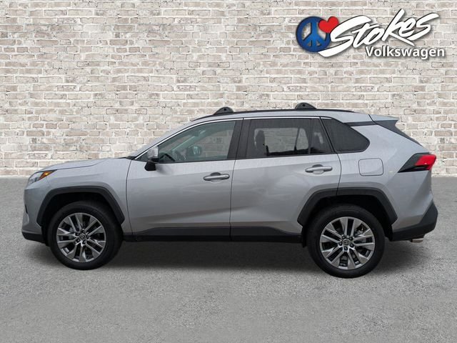 Used 2022 Silver Toyota XLE Premium image 7