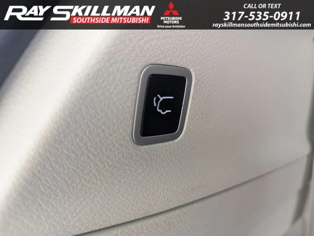 Used 2022 White Chrysler Touring L image 11