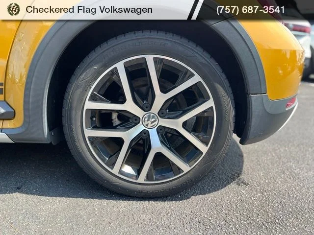 Used 2017 Sandstorm Yellow Metallic/Black Roof Volkswagen 1.8T Dune image 7