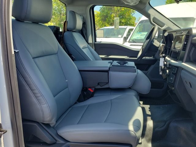 New 2026 Oxford White Ford F-550® XL image 15