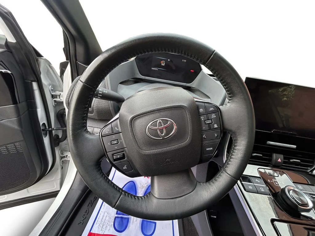 Used 2023 Pearl Toyota XLE image 12