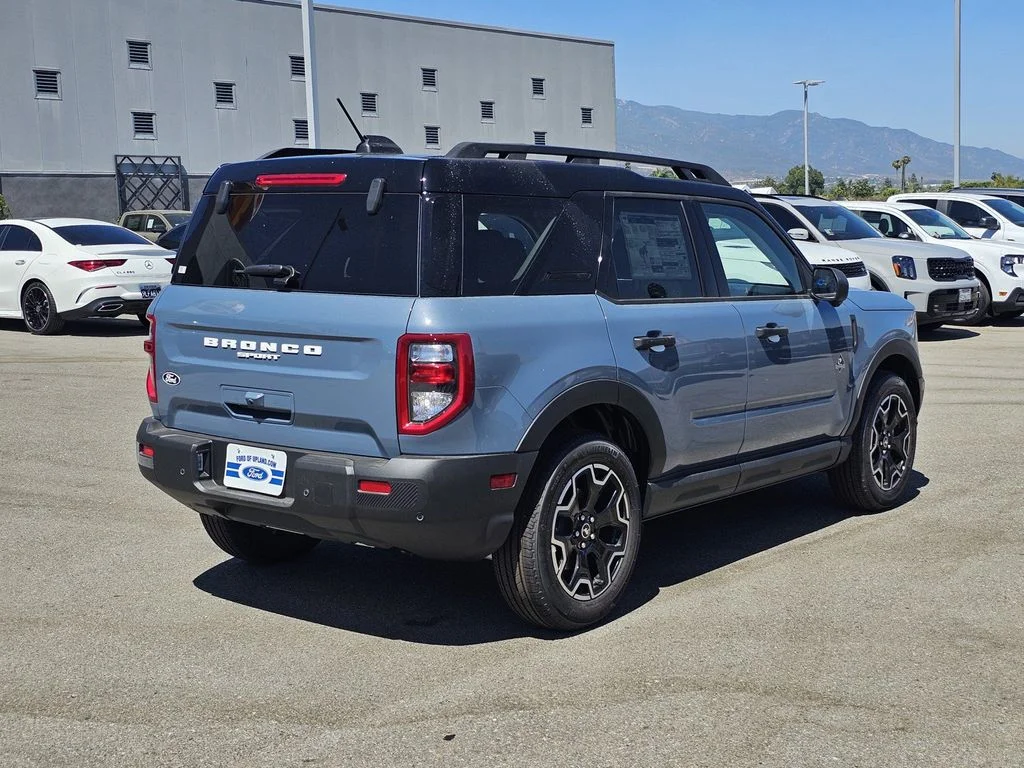 New 2026 Azure Gray Metallic Tri-Coat Ford Outer Banks® image 8
