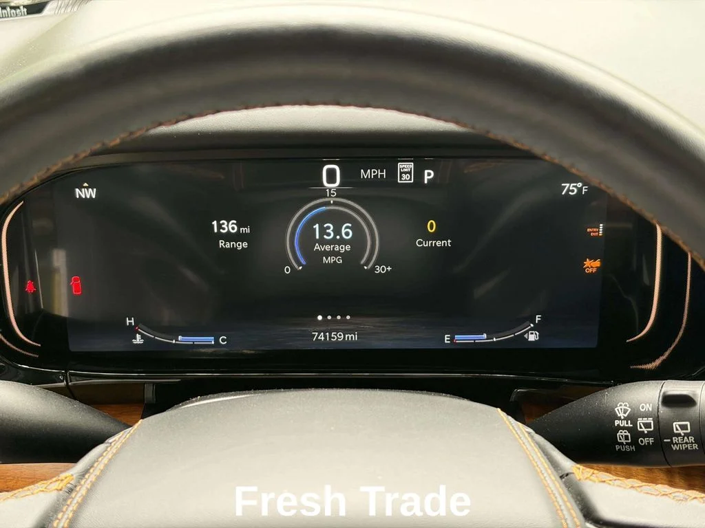 Used 2022 Diamond Black Crystal Pearlcoat Jeep Series III image 15