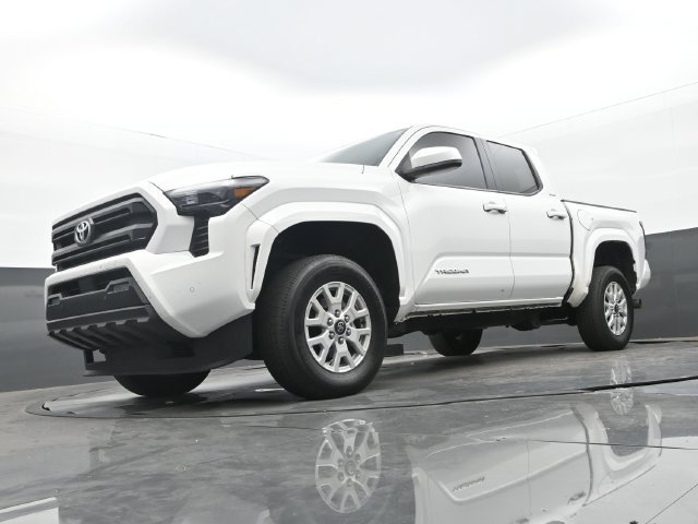 Used 2024 Ice Cap Toyota SR5 image 12