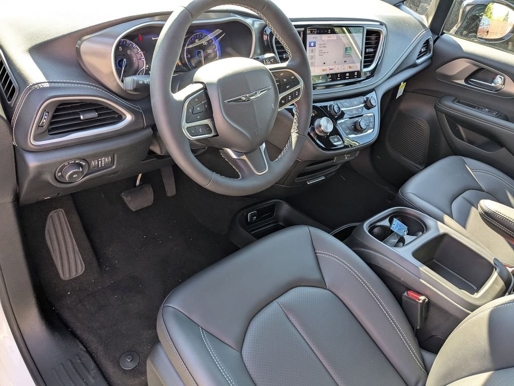 2026 Chrysler Pacifica Select - Photo 13