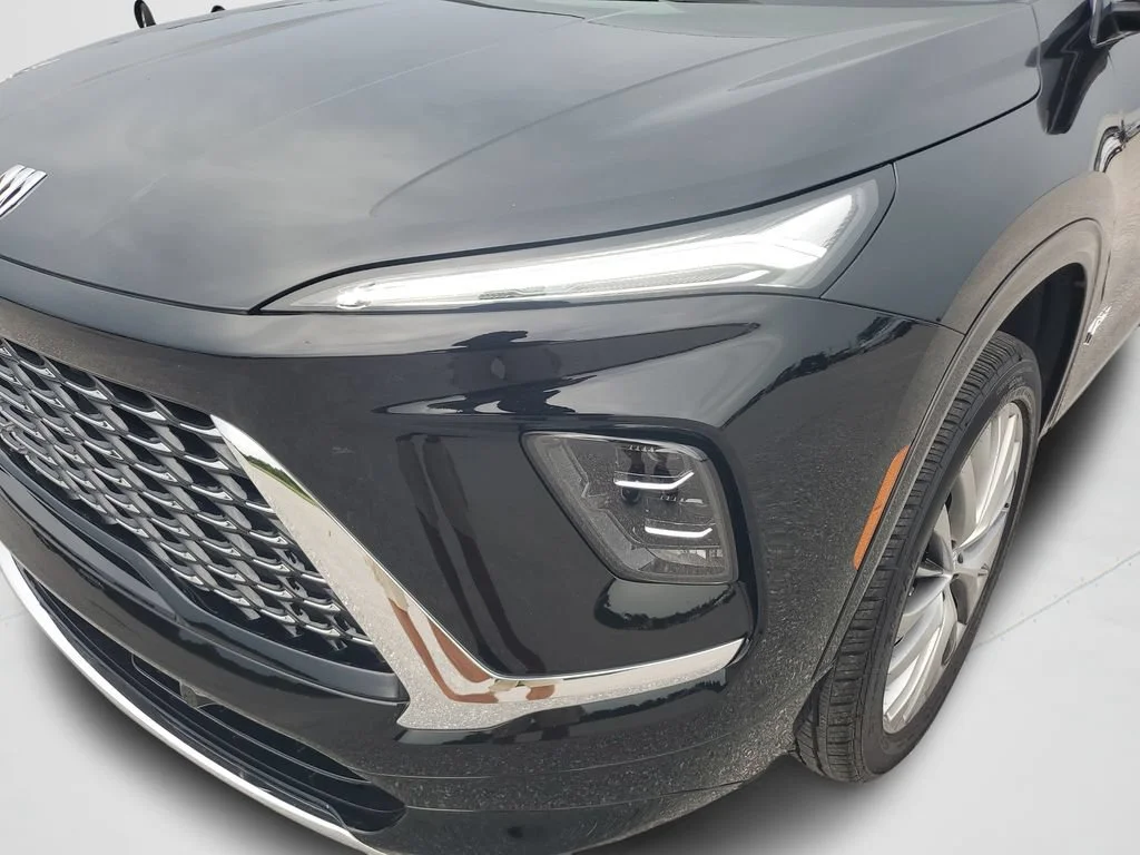 Used 2025 Ebony Twilight Metallic Buick Avenir image 26