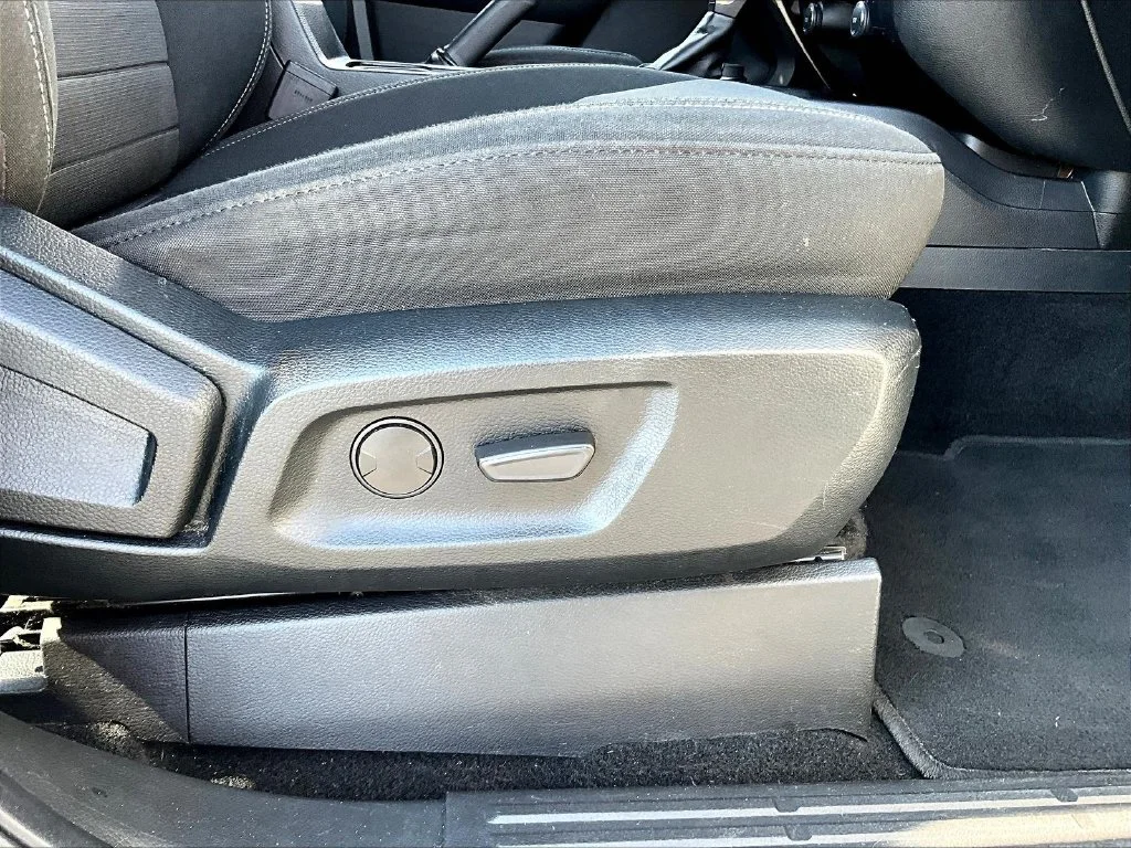 Used 2019 White Ford XLT image 36