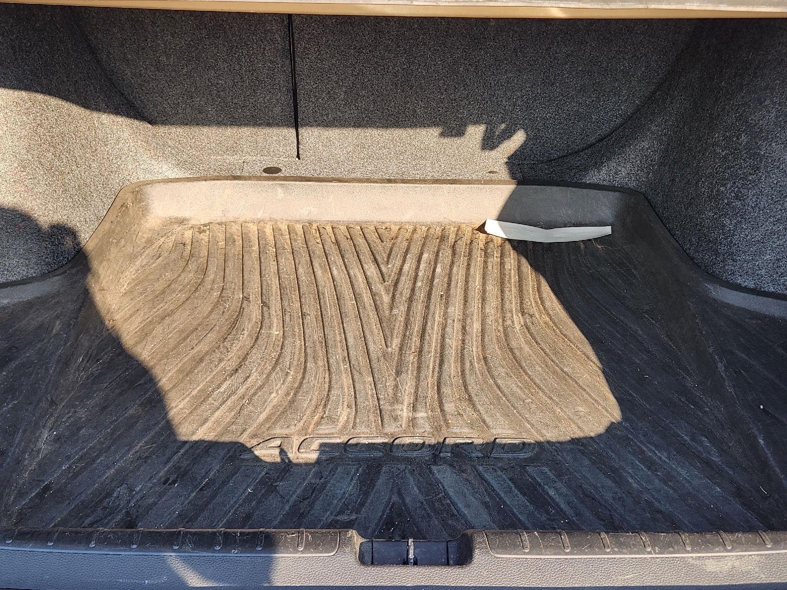 Used 2019 Champagne Frost Pearl Honda Touring image 32