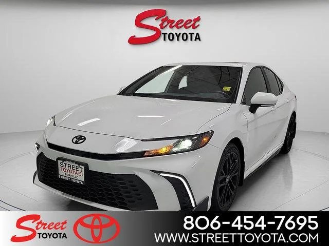 2025 Toyota Camry SE Hybrid's photo