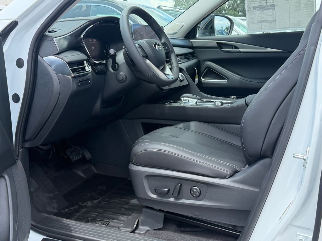 New 2027 RADIANT WHITE INFINITI Luxe FWD image 13