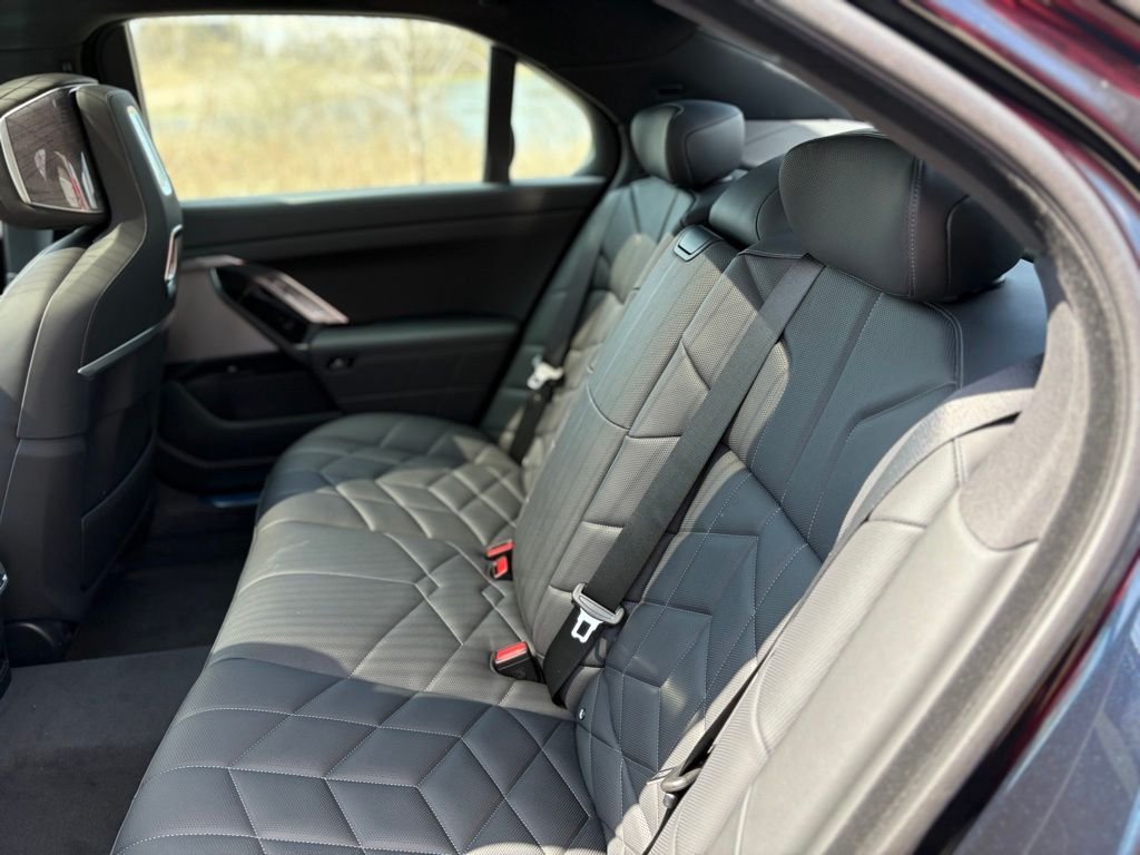 2025 BMW 7 Series 760i - Photo 17