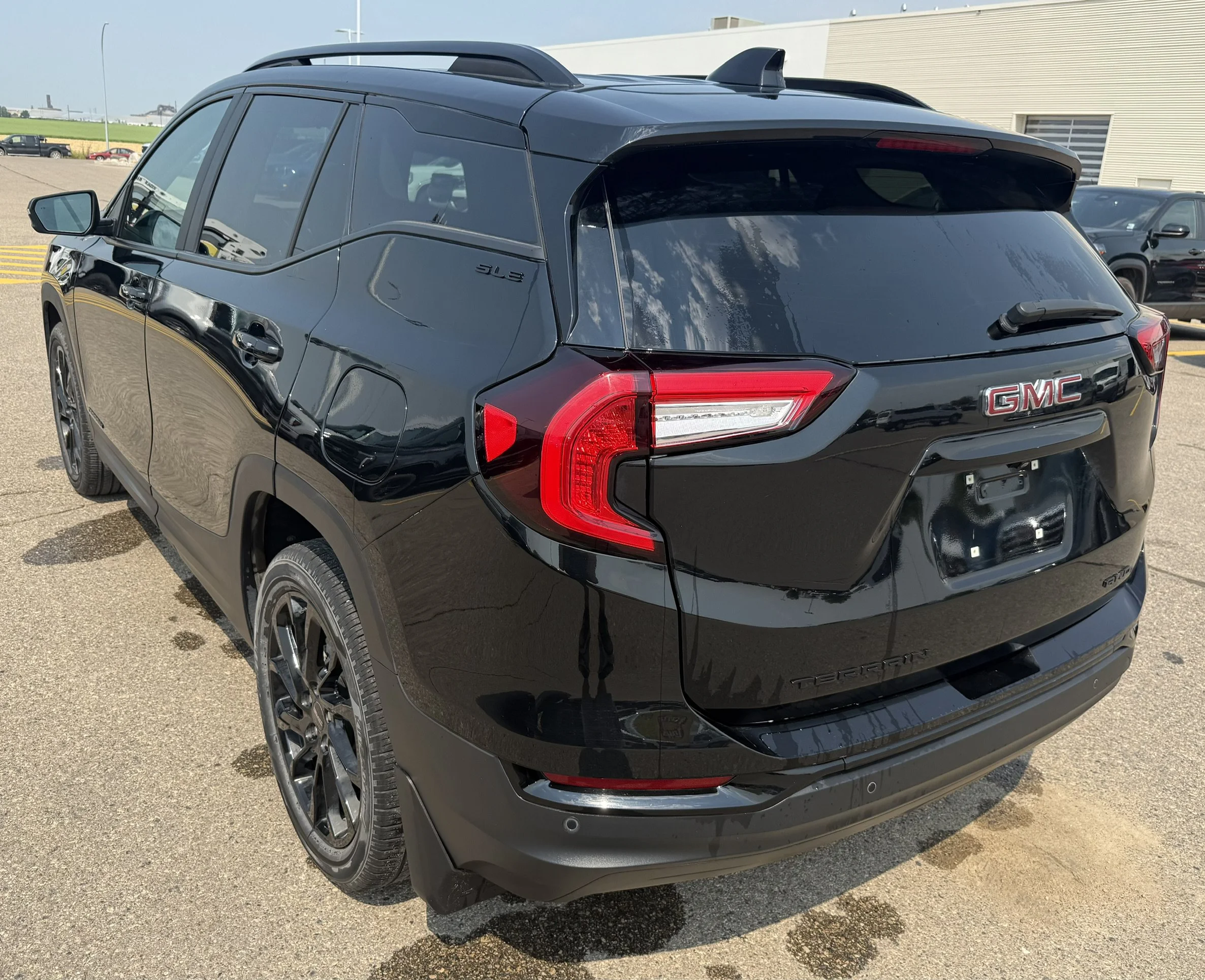 Used 2023 BLACK GMC SLE AWD **New Arrival** image 3