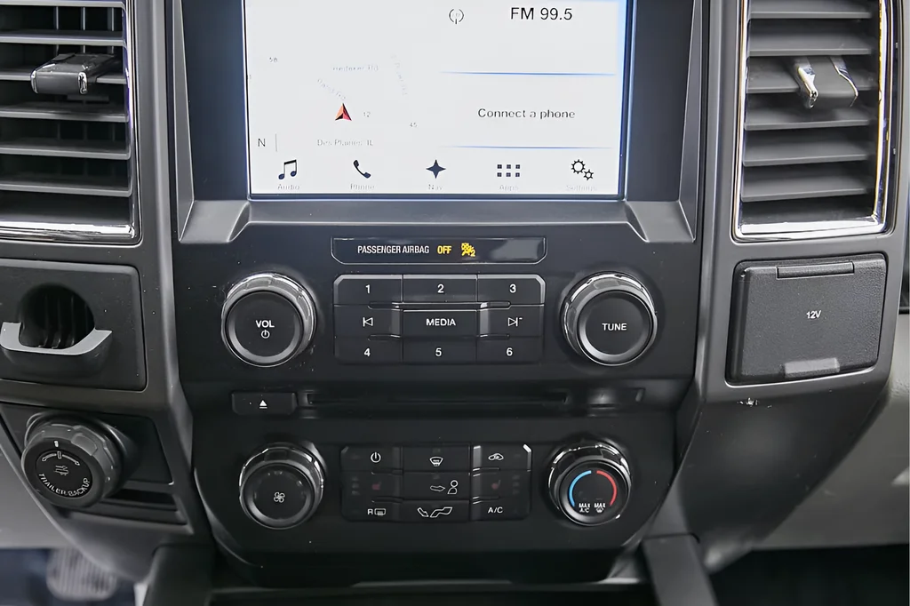 Used 2016 Oxford White Ford XLT image 18