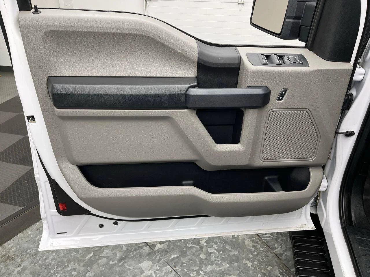 Used 2020 White Ford XL image 6