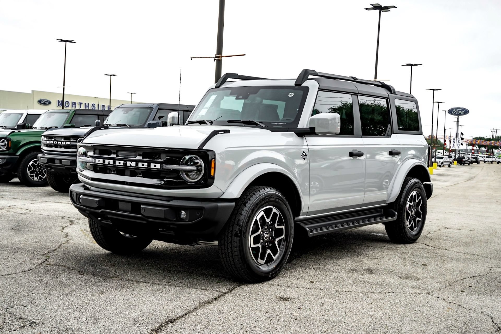 New 2026 Avalanche Gray Ford Outer Banks image 6