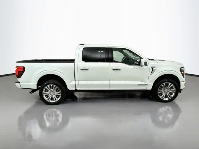 New 2026 Star White Metallic Tri-Coat Ford Platinum® image 8