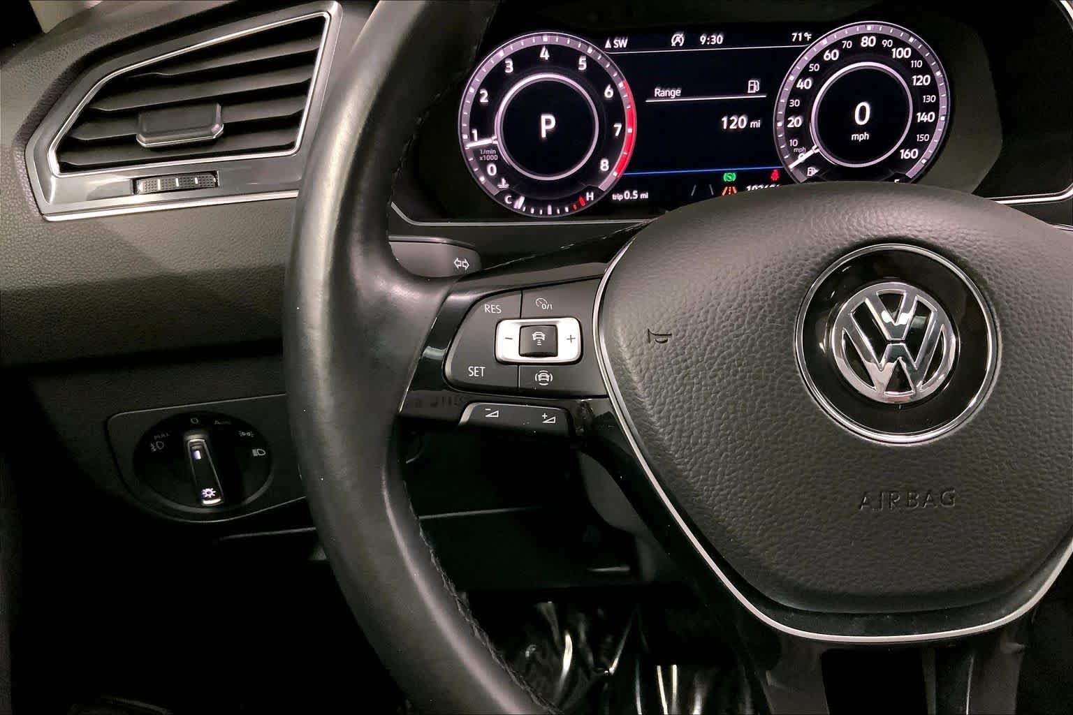 Used 2019 Deep Black Pearl Volkswagen SEL Premium image 24