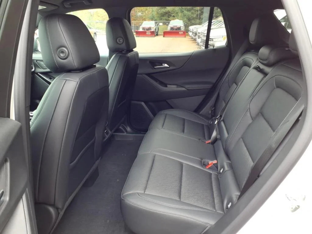 New 2027 Summit White Chevrolet FWD LT image 5