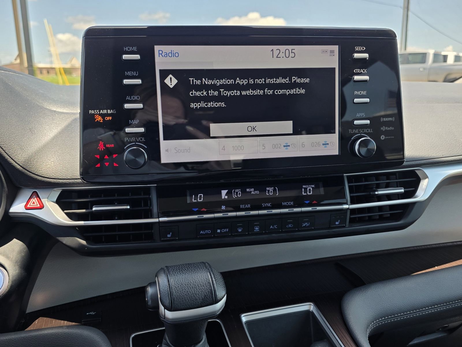 Used 2021 Silver Toyota XLE image 14